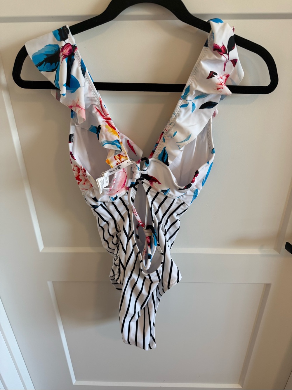 NWT CUPSHE One Piece Swimsuit Women’s S Floral Stripe Cutout Ruffle Bathing Suit - Picture 4 of 5